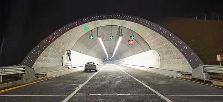 Low Glare LED Linear Lighting for Tunnel