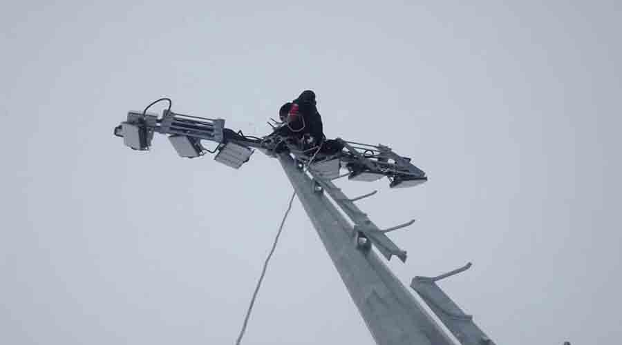  Installation for GAEA led high mast light in cold weather